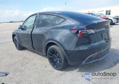 2024 Tesla Model Y z USA, uszkodzony, nr VIN 7SAYGAEE5RF074699